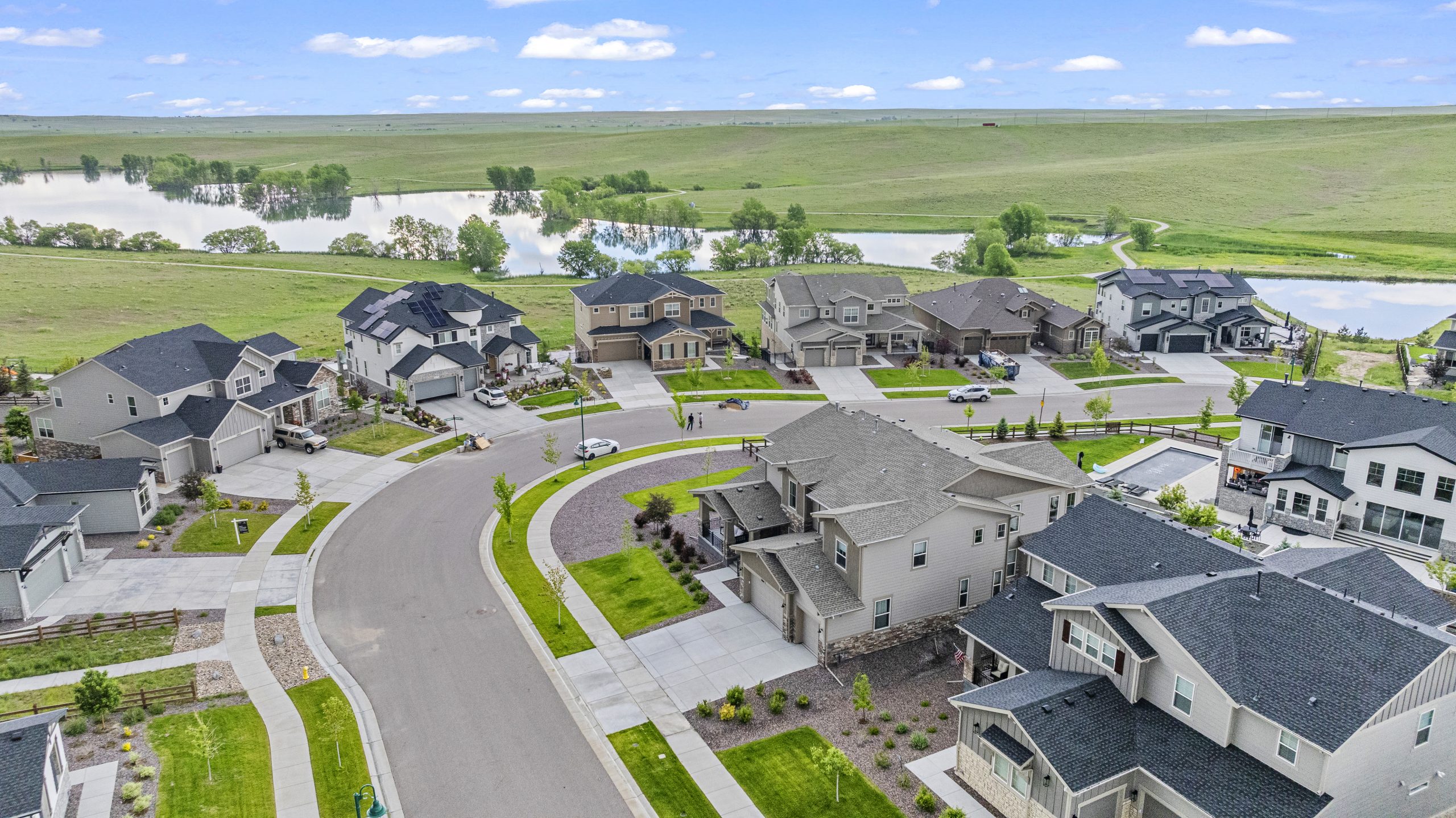 Bird’s-eye view of entire cul-de-sac and lake beyond